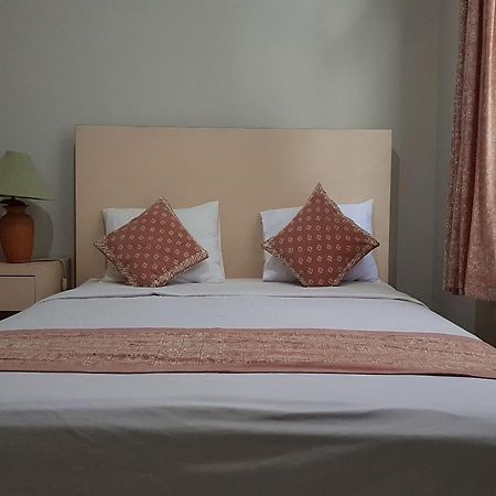 Oyo 3819 Hotel Winotosastro Джокьякарта Экстерьер фото