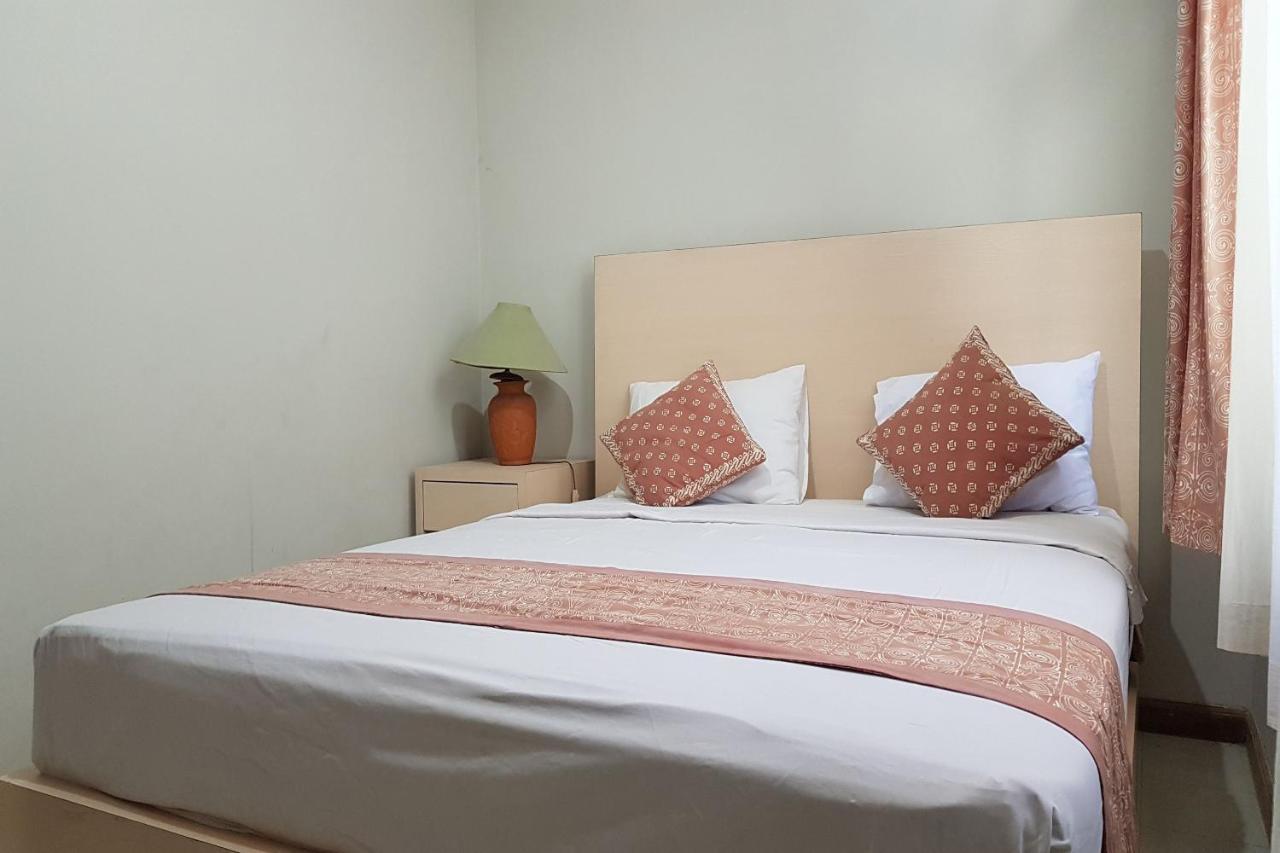 Oyo 3819 Hotel Winotosastro Джокьякарта Экстерьер фото