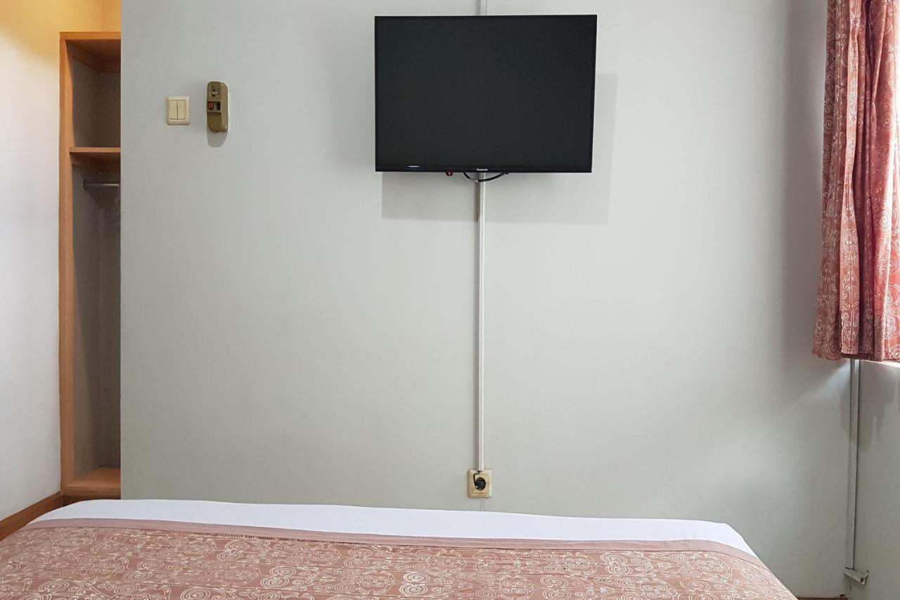 Oyo 3819 Hotel Winotosastro Джокьякарта Экстерьер фото