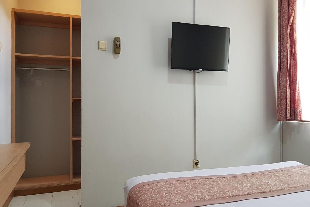 Oyo 3819 Hotel Winotosastro Джокьякарта Экстерьер фото