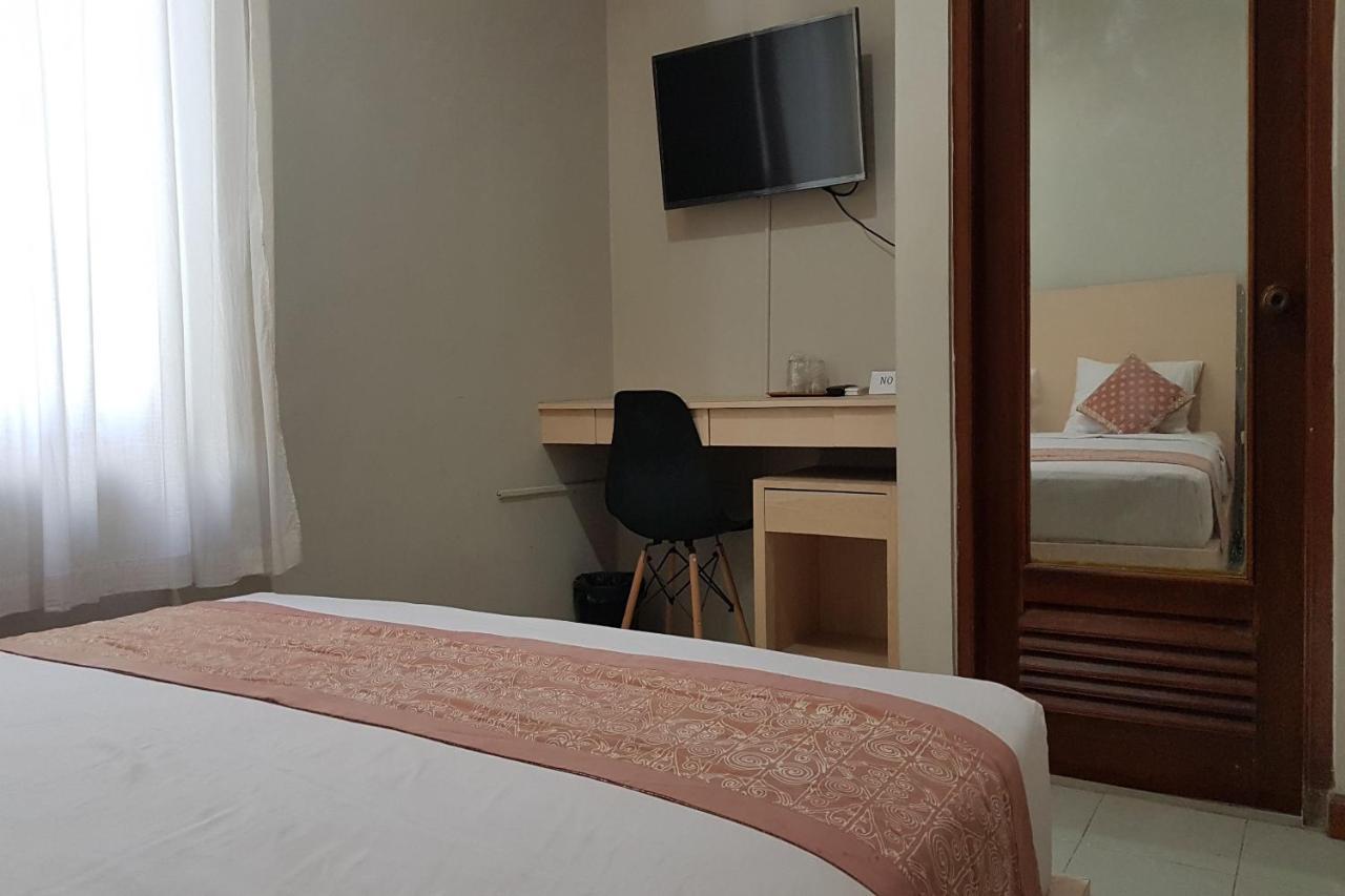 Oyo 3819 Hotel Winotosastro Джокьякарта Экстерьер фото